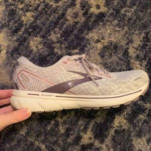 Brooks size 9 Ghost light wear